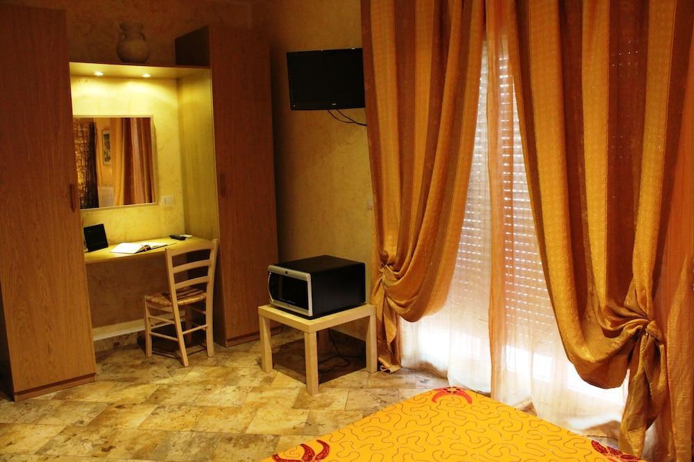 B&B Triskeles Giardini Naxos Bagian luar foto
