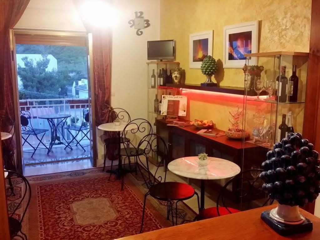 B&B Triskeles Giardini Naxos Bagian luar foto