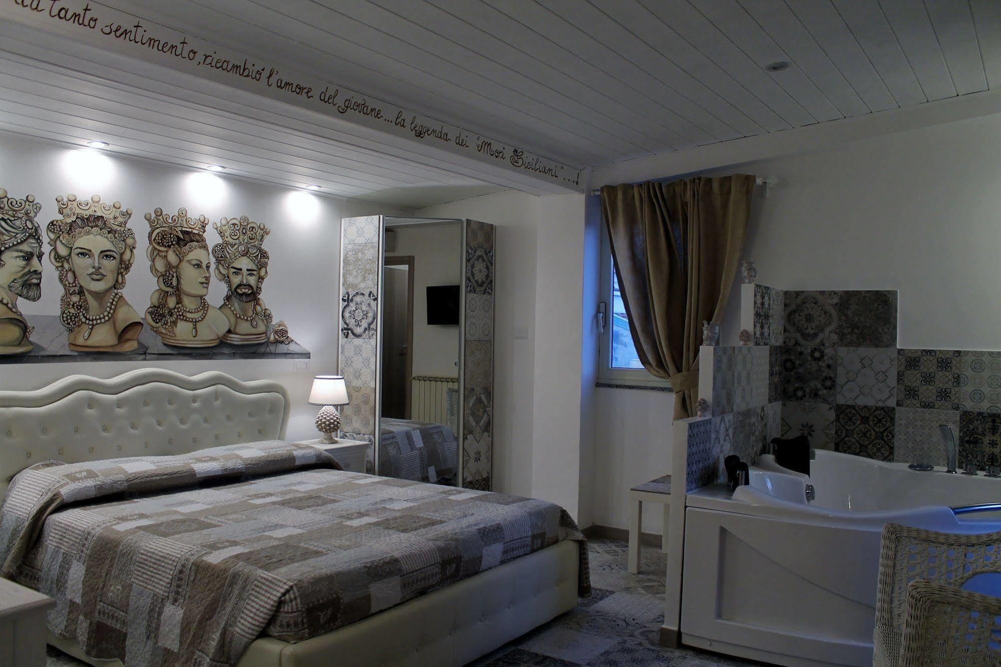 B&B Triskeles Giardini Naxos Bagian luar foto