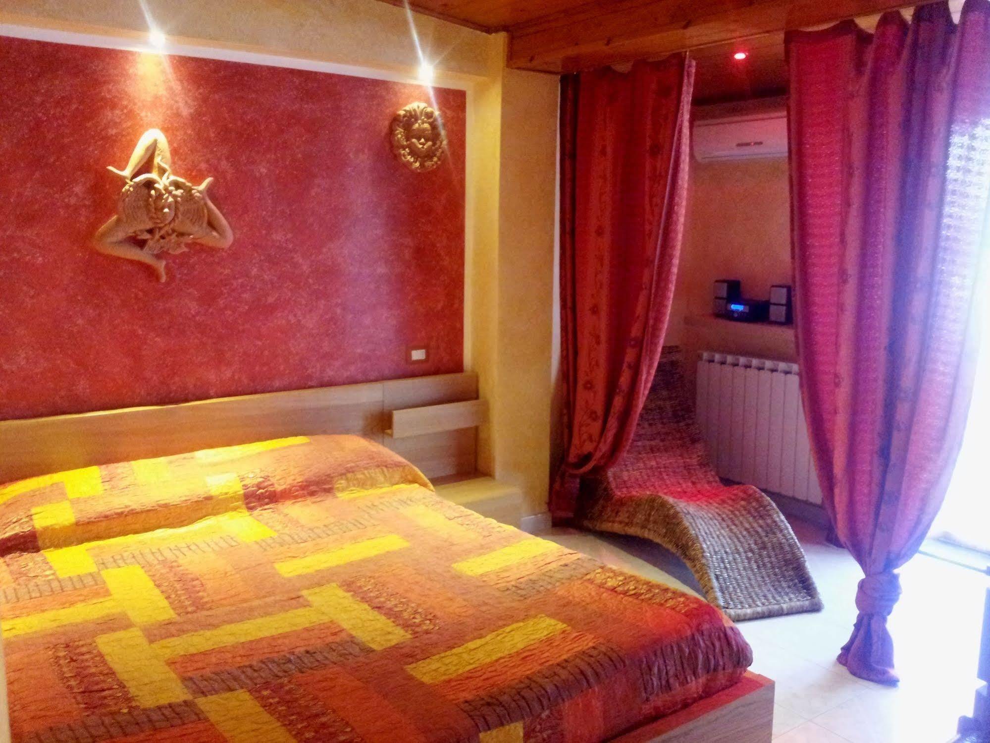 B&B Triskeles Giardini Naxos Bagian luar foto