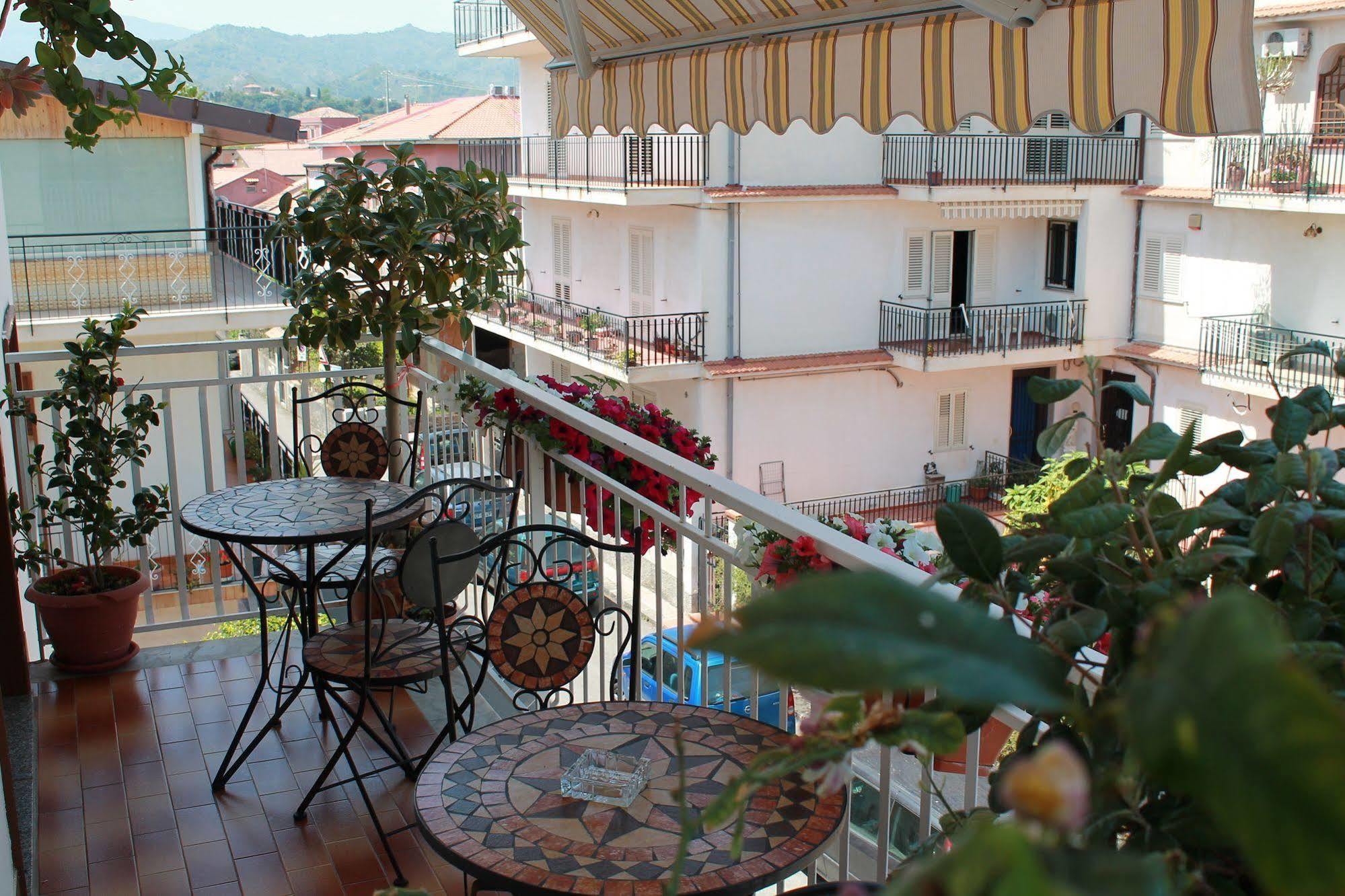 B&B Triskeles Giardini Naxos Bagian luar foto