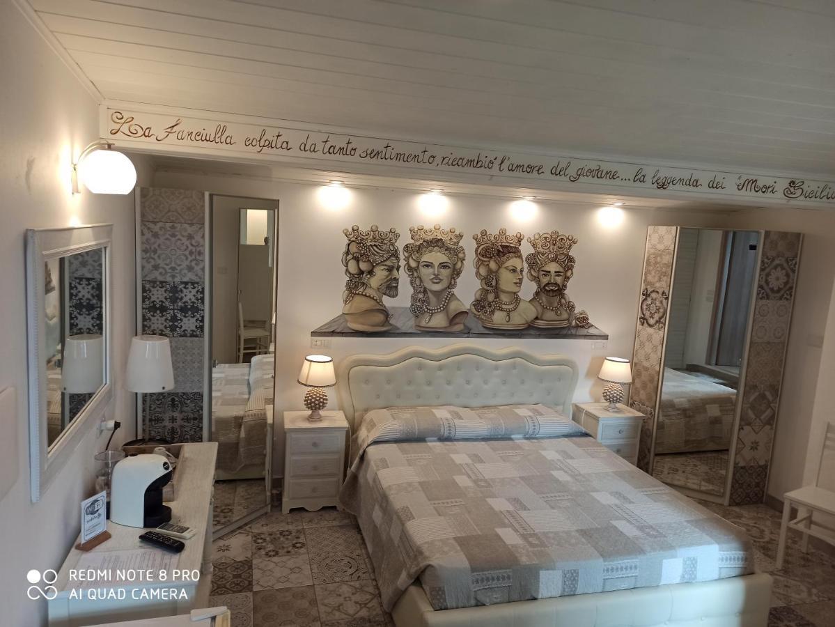 B&B Triskeles Giardini Naxos Bagian luar foto