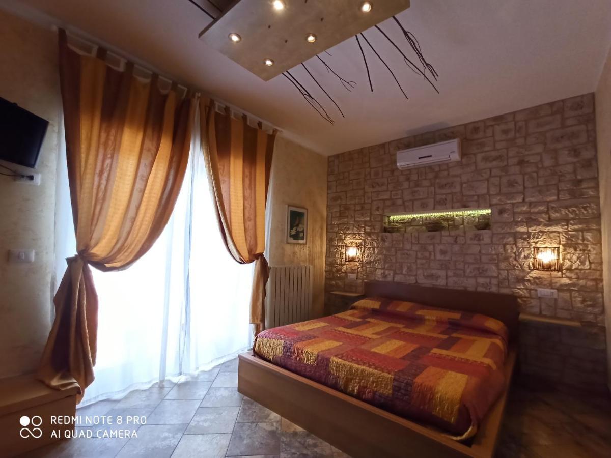 B&B Triskeles Giardini Naxos Bagian luar foto